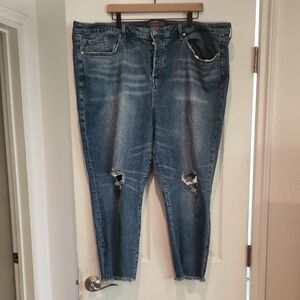 Torrid Sz 26 Regular Crop Distressed Knees Studded Split Hem